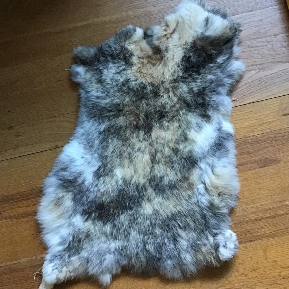 A411 Natural Rabbit Fur Pelt - Plush Tanned Hide for Crafts & Decor